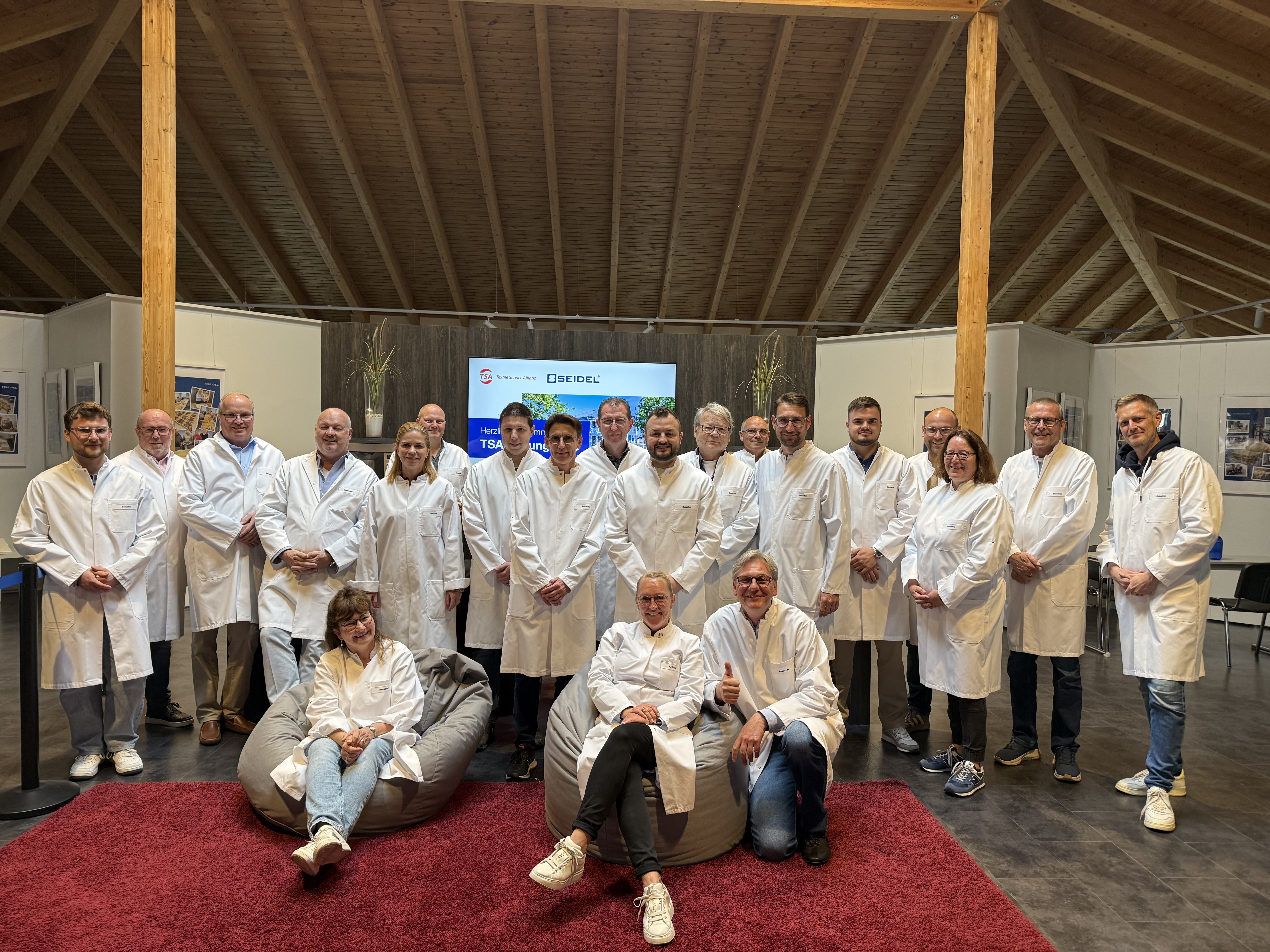 1. TSA-Tagung 2026 - Gruppenfoto im Betrieb